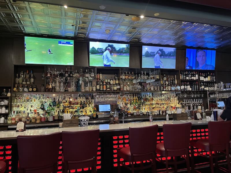 Robusto's Cigar Bar