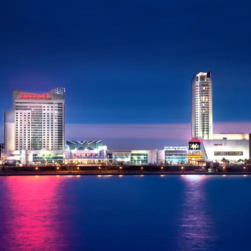 Experience Luxury Gaming Across the Border