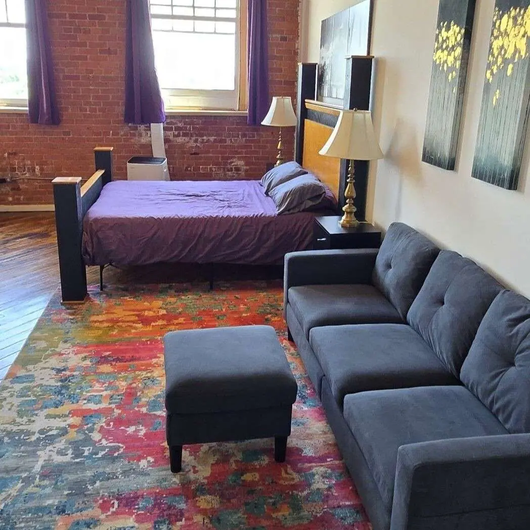 Detroit MotorCity Riverfront Loft Image 3
