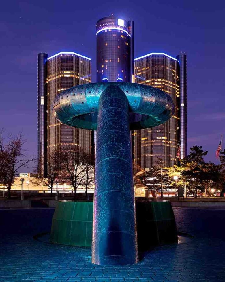 detroit statue